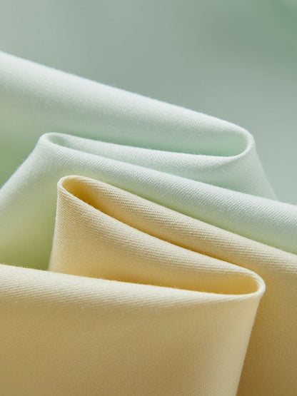 Kurzärmeliges Patchwork-T-Shirt mit Kontrastfarben und Karomuster – modischer Allrounder für den Sommer.