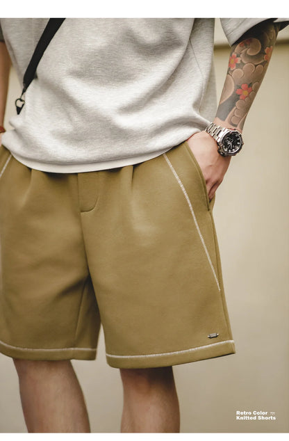 Herren Shorts in kontrastierenden Farben mit lässiger knielanger Passform