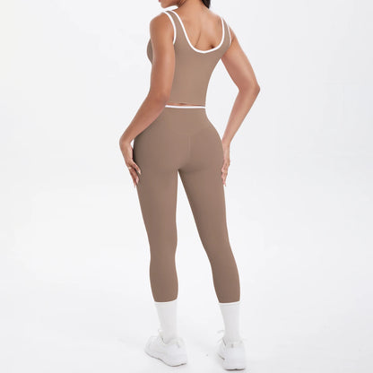 Yoga-Set für Damen in Beige: Rückansicht von Crop-Top und 3/4-Leggings mit weißen Kanten