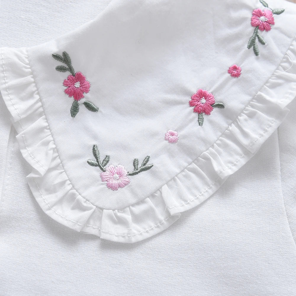 Mädchenhemd 2025, Frühling und Herbst, neue bestickte Bluse mit Blumenmuster und langen Ärmeln und Rüschenkragen, Kinderkleidung