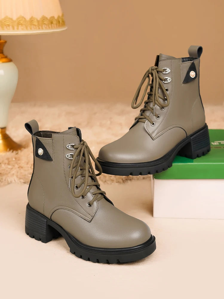 Khaki Schnürstiefeletten mit Wollfutter, Metall-Details und profilierter Laufsohle
