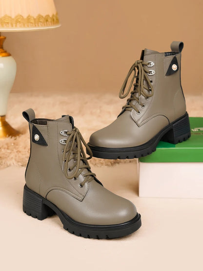 Khaki Schnürstiefeletten mit Wollfutter, Metall-Details und profilierter Laufsohle