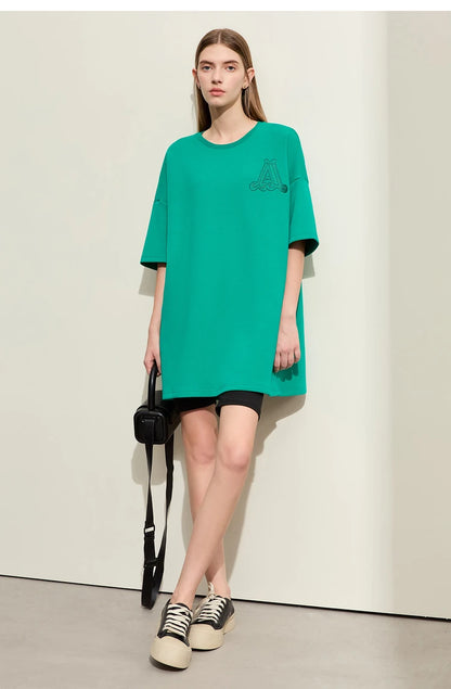 Damen Rundhals-T-Shirt im minimalistischen Stil mit lässiger Stickerei und kurzen Ärmeln