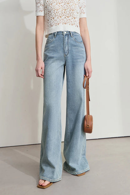 Damen Jeans im minimalistischen Stil mit weitem Bein und niedriger Taille