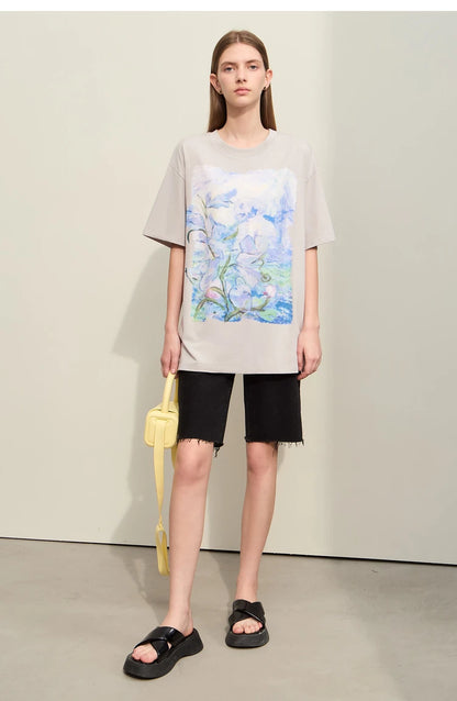 Damen T-Shirt im Minimalismus-Stil mit Kunstöl-Farbdruck für den Sommer