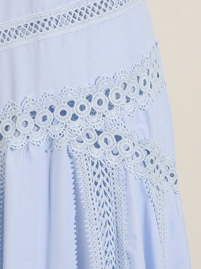 Ärmelloses Damen-Spitzenkleid mit Rundhalsausschnitt und Patchwork-Design – figurbetont und mit Hohldetails.