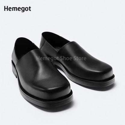 Herren-Loafer aus schwarzem Leder mit quadratischer Spitze und flacher Sohle
