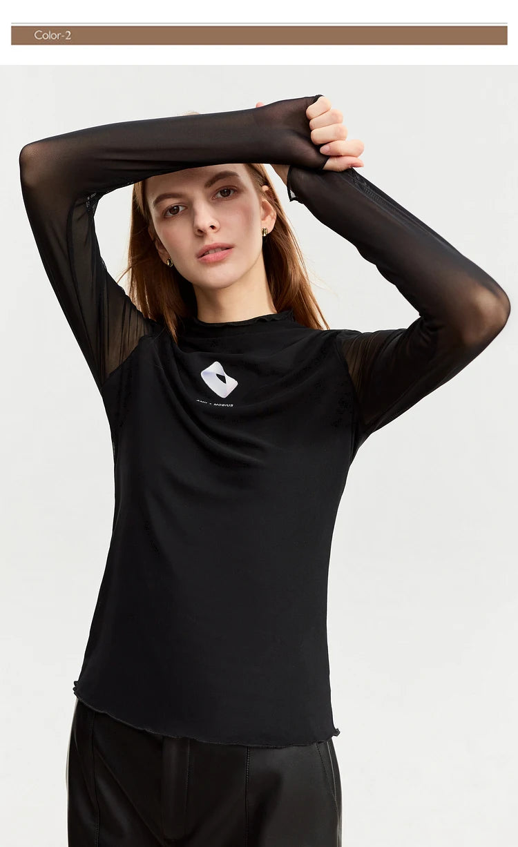 Damen T-Shirt aus gedrucktem Mesh mit slim-fit Halb Stehkragen