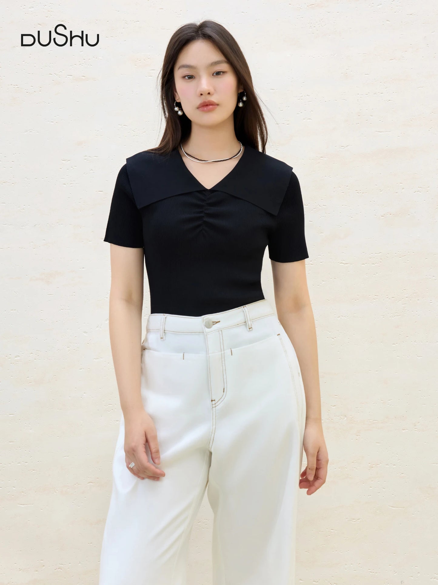Weites Damen-Shirt mit Buchstaben-Print und langen Ärmeln – ideal für den Frühling und vielseitig kombinierbar.