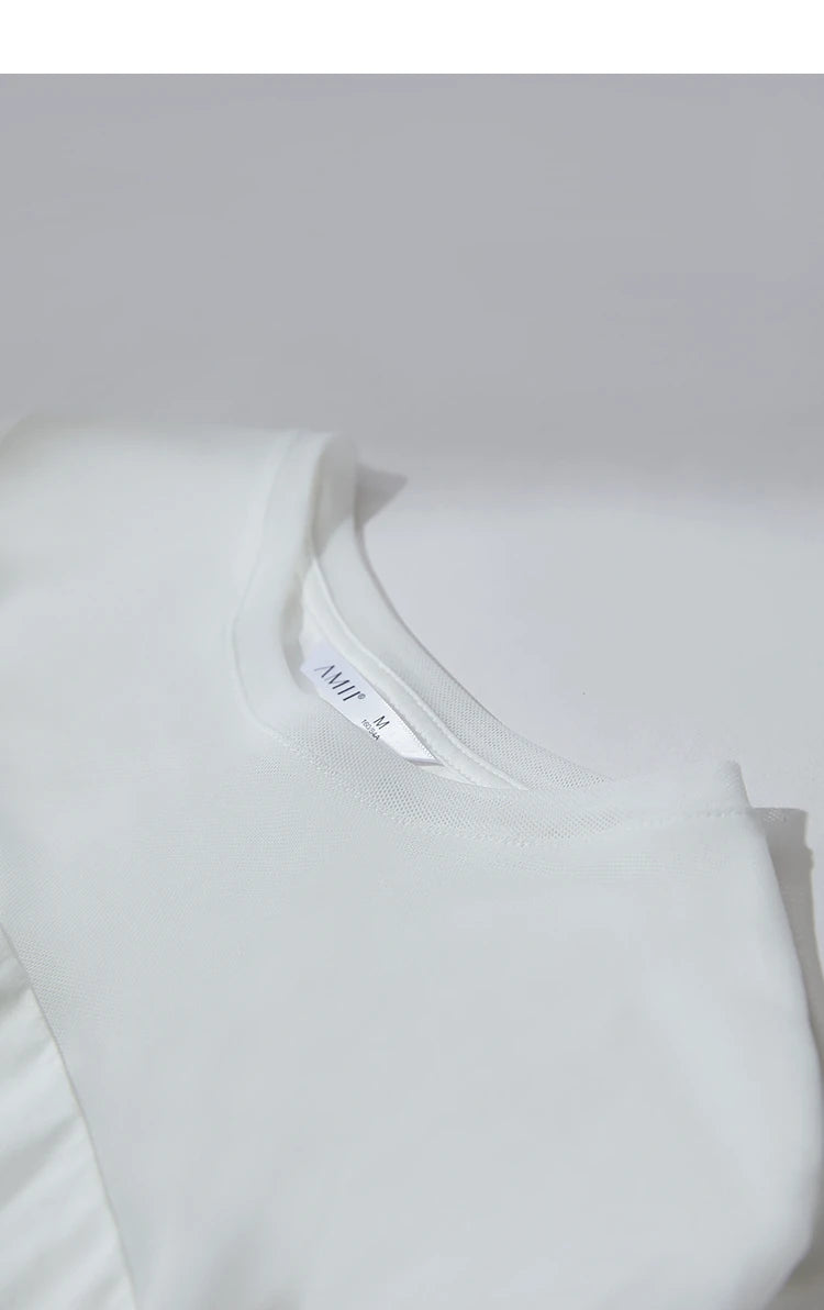 Damen T-Shirt im minimalistischen Sommerstil mit Rundhalsausschnitt und figurformendem Schnitt