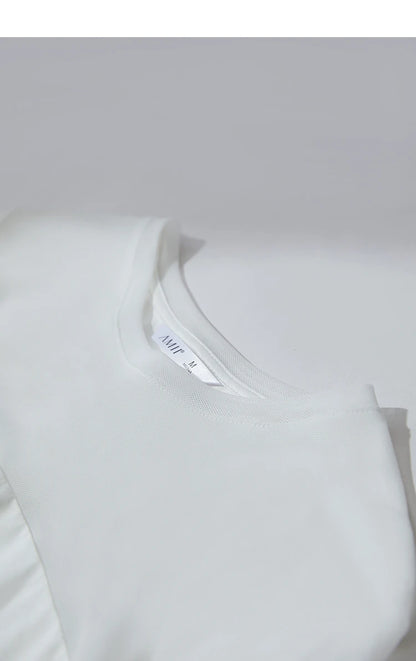 Damen T-Shirt im minimalistischen Sommerstil mit Rundhalsausschnitt und figurformendem Schnitt