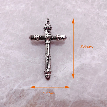 Kreuz-Anhänger aus 925 Sterling Silber, ca. 5,4 cm hoch und 3,2 cm breit