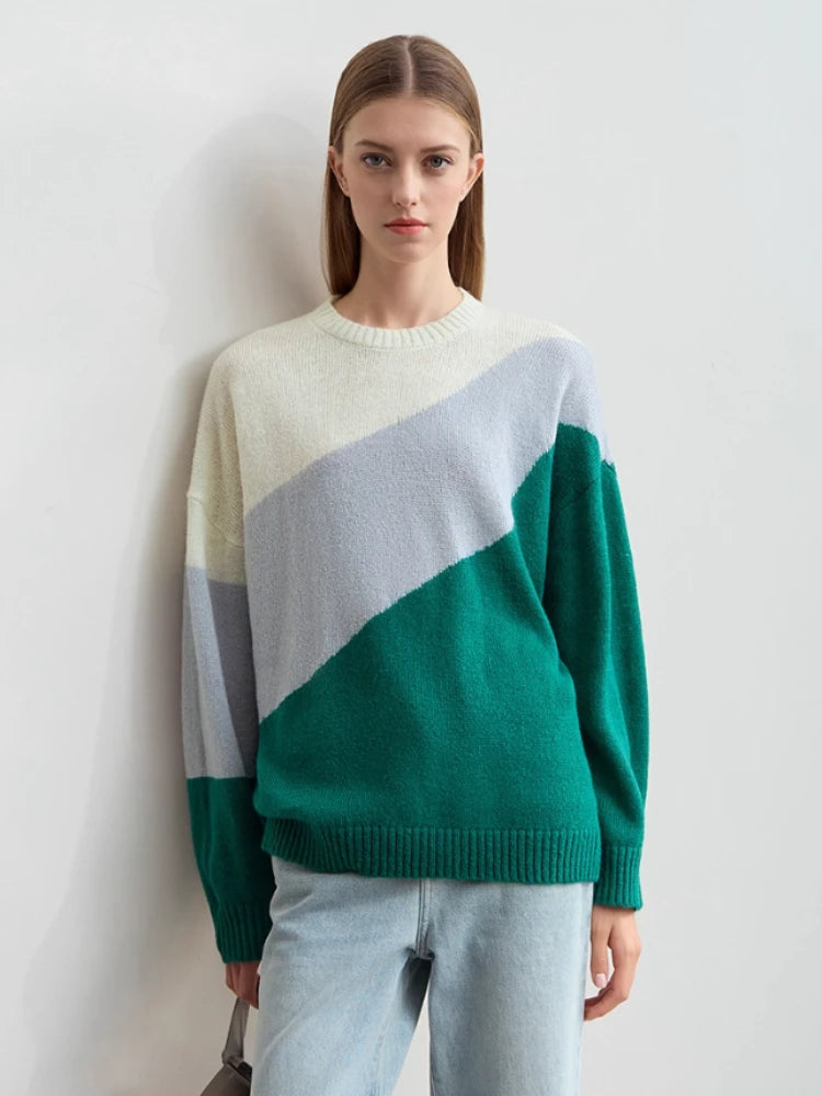 Damenpullover mit Rundhalsausschnitt, diagonale Farbstreifen in Grau, Grün und Hellblau