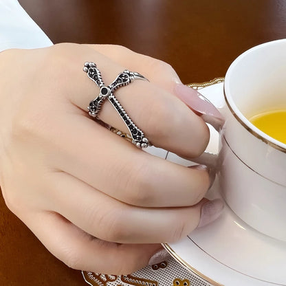 Damen-Ring Kreuz mit schwarzen Steinen viktorianisch aus Sterlingsilber