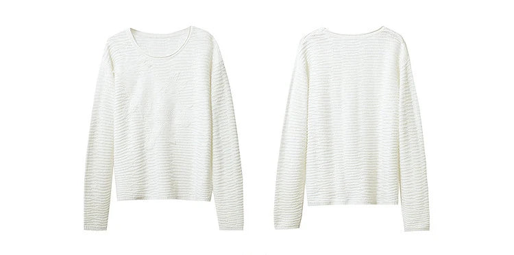 Strickpullover mit Rundhals, weiß, feine Streifenoptik im Maschenbild