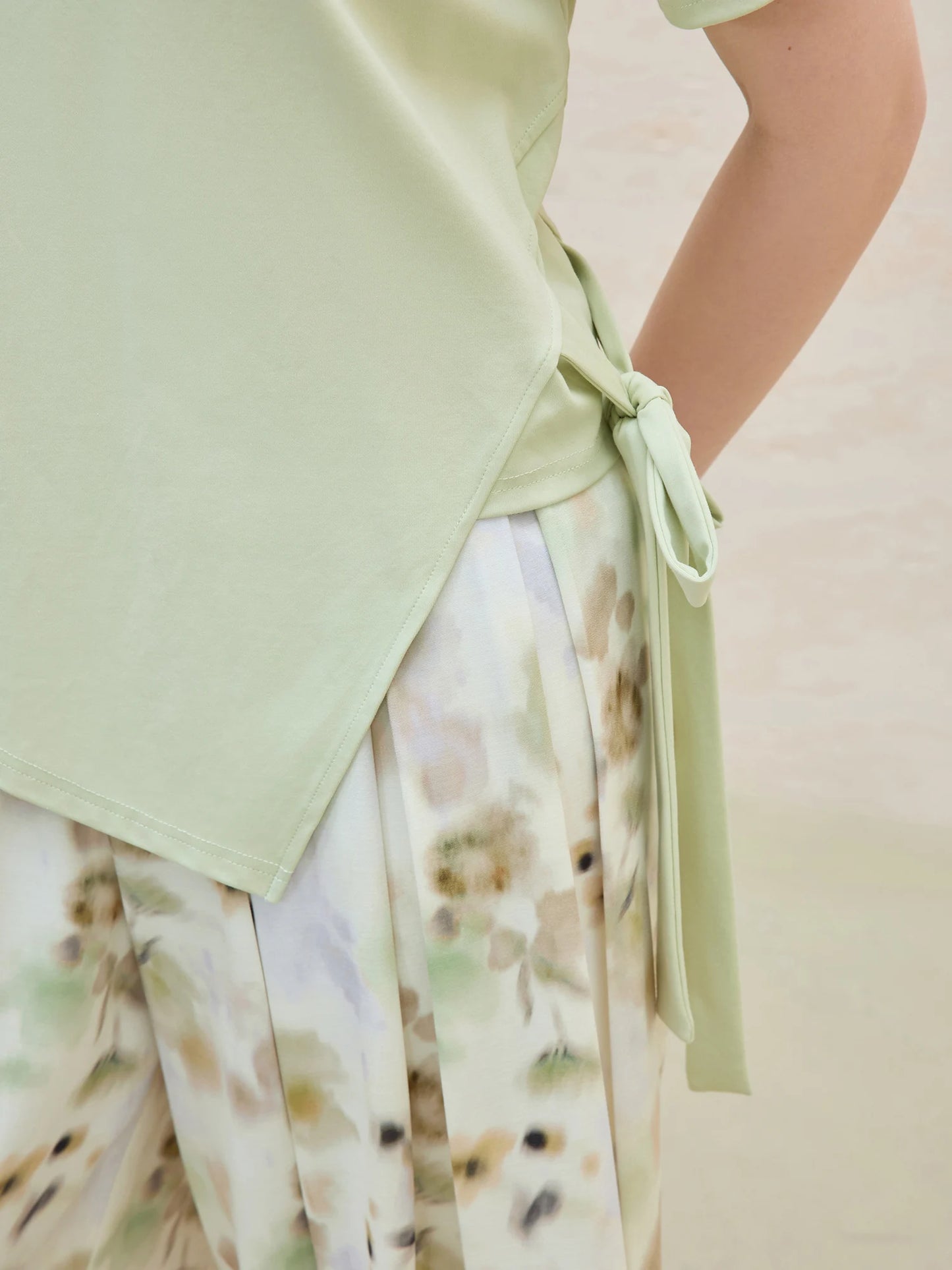 Damen-Bluse mit französischem Karree-Ausschnitt im Retro-Stil – lässig und locker für das Büro