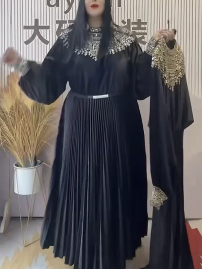 Elegantes Damenkleid mit Rundhalsausschnitt und langen Ärmeln – Patchwork-Design mit Perlen für einen stilvollen Auftritt.