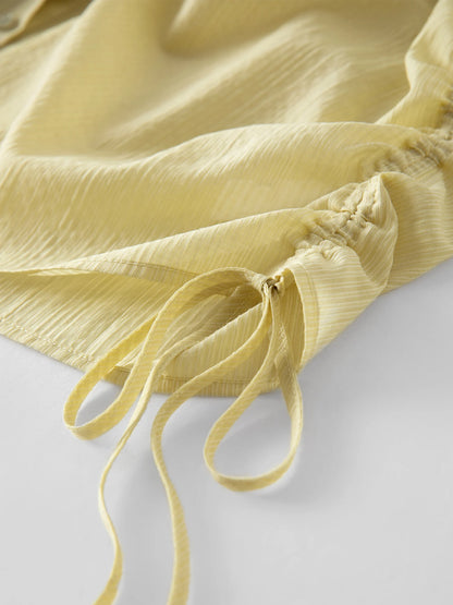 Sommerliches Damen-Shirt mit figurbetontem, künstlerischem Druck und einzigartigem Muster – lässig und schick.