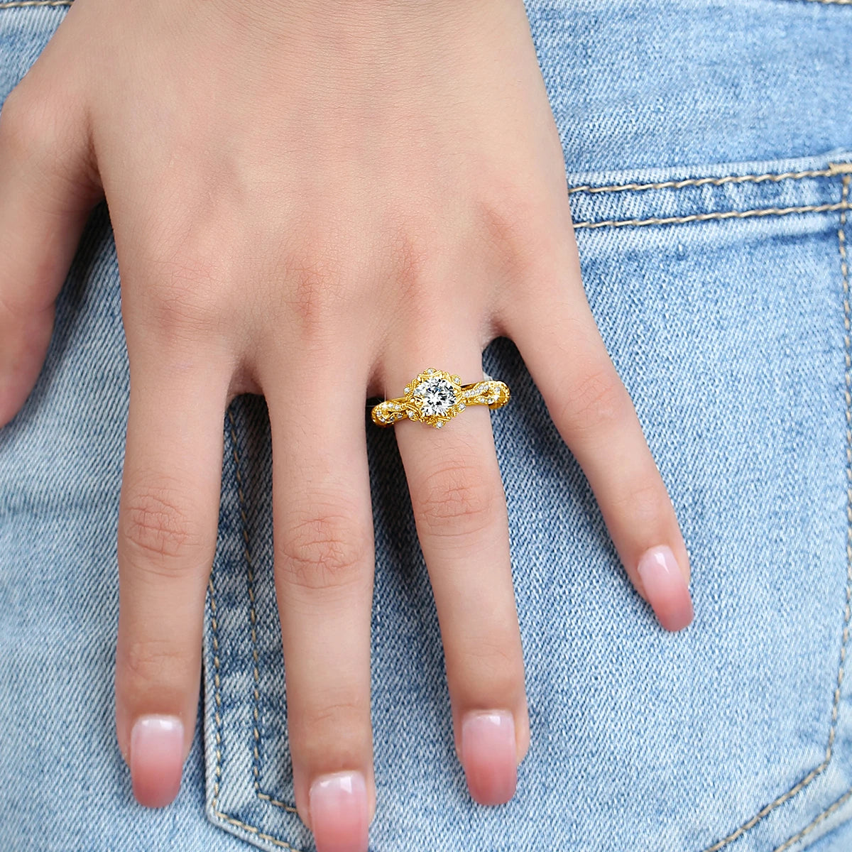 Damen-Halo-Verlobungsring im Viktorianischen Filigran-Design, 18K Goldplattiert Moissanit