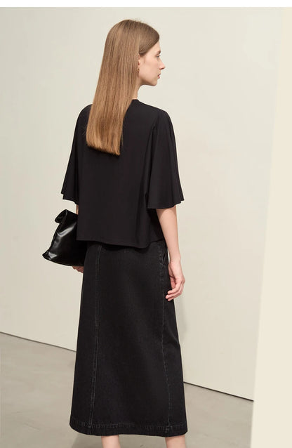 Damen T-Shirt mit elastischen Flare-Ärmeln und Perlen-Stickerei im minimalistischen Stil