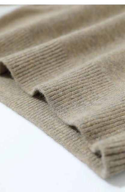 Beiger Strickpullover mit geripptem Saum und feiner Strickstruktur