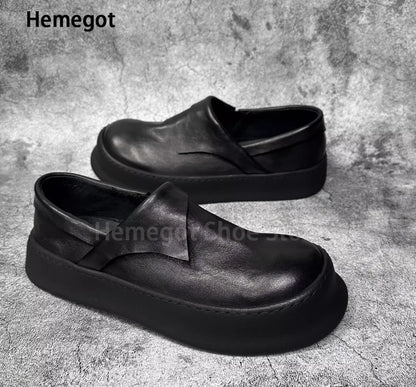 Schwarze Loafer aus Leder mit Einstiegsschlitz und dicker Profilsohle