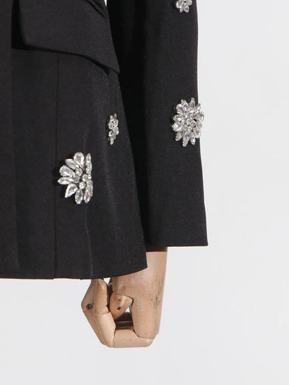 Ärmelloses Damen-Spitzenkleid mit Rundhalsausschnitt und Patchwork-Design – figurbetont und mit Hohldetails.