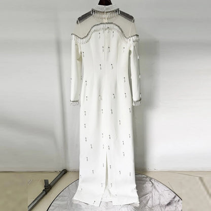 Elegantes ärmelloses Minikleid mit Rundhalsausschnitt und Patchwork-Schal für Damen – figurbetont und stilvoll.