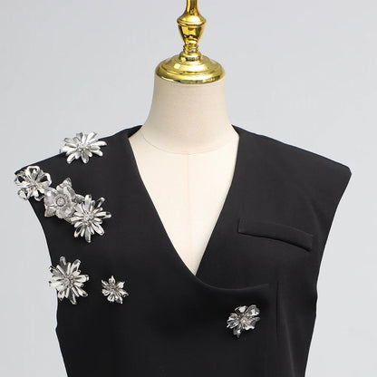 Elegantes Damenkleid mit Rundhalsausschnitt, langen Ärmeln und Perlen-Patchwork-Design – figurbetont und stilvoll.