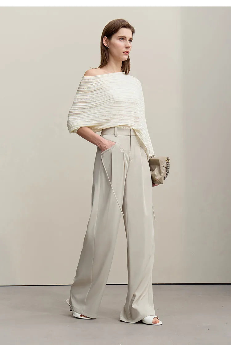 Beiger asymmetrischer schulterfreier Damen-Crop-Strickpullover mit langen weiten Ärmeln