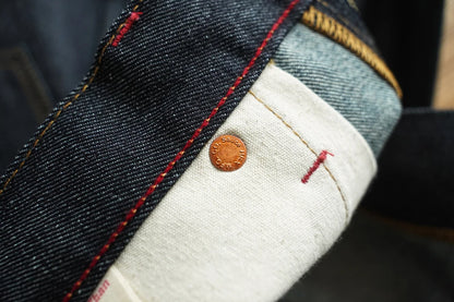 Herren Jeans aus Sommer Selvedge Denim mit lockerer Passform und hohem Bund