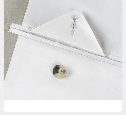 Eleganter Herrenanzug mit grauem Nadelstreifen, doppelreihigem Sakko, Weste und Hose – ideal für Hochzeit, Büro und festliche Anlässe.