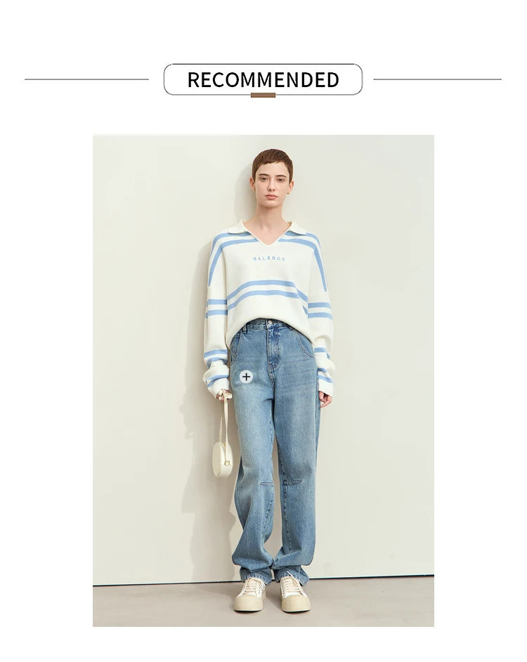 Gestreifter Pullover in Hellblau/Weiß mit V-Ausschnitt und Schriftzug „BALANCE“
