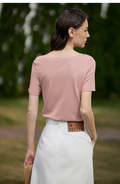 Damen T-Shirt im minimalistischen Stil mit One-Line Kragen und kurzen Ärmeln