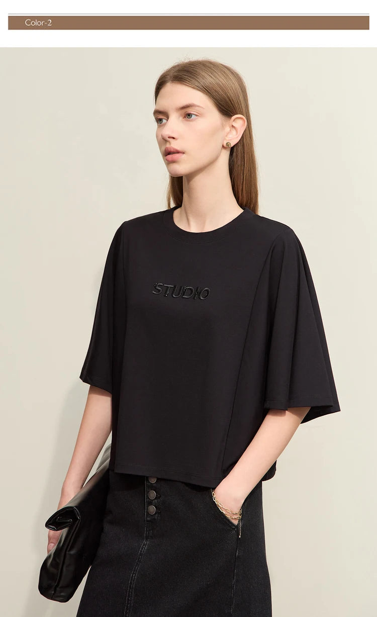 Damen T-Shirt mit elastischen Flare-Ärmeln und Perlen-Stickerei im minimalistischen Stil