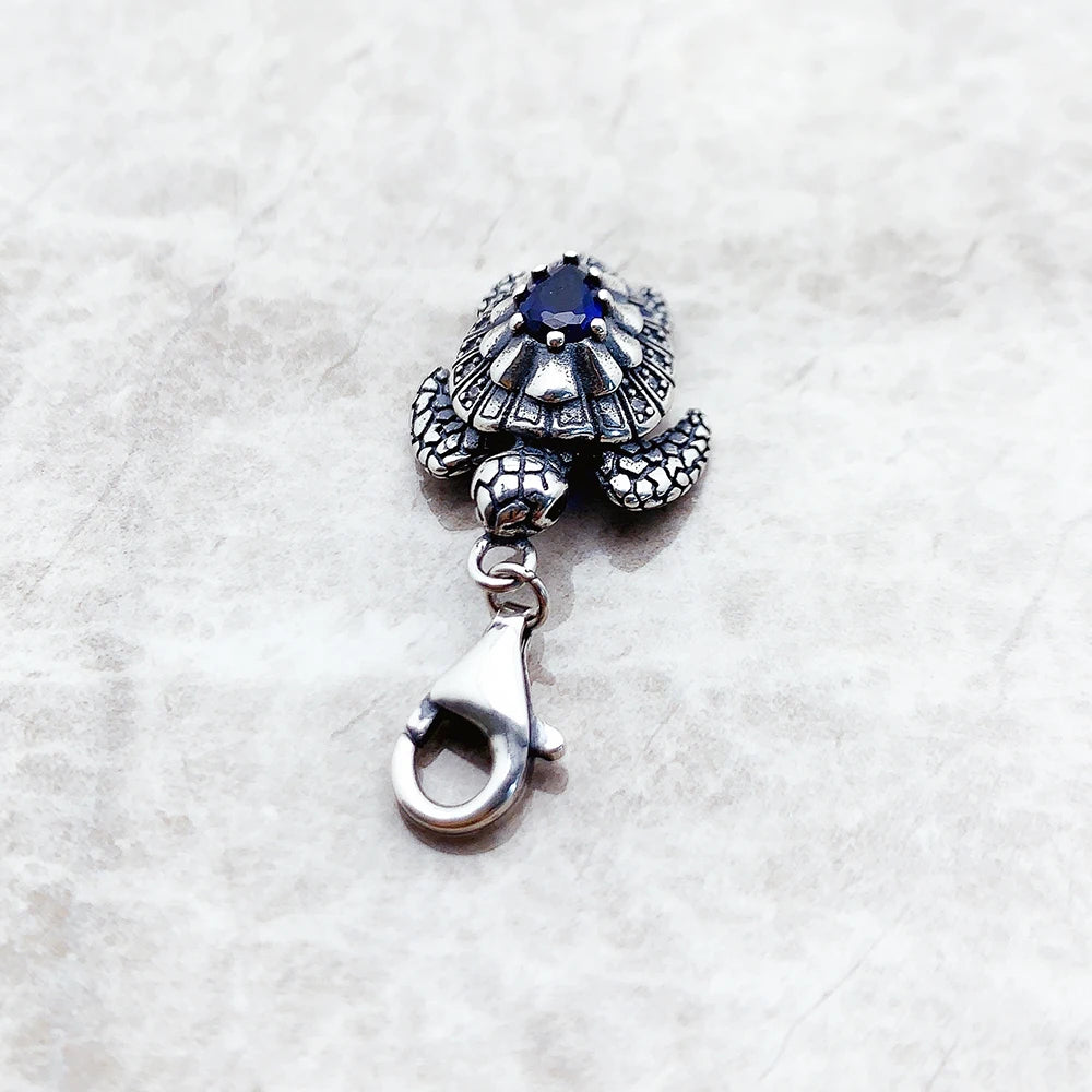 Damen-Charm-Anhaenger Schildkroete blaue Steine aus Sterlingsilber
