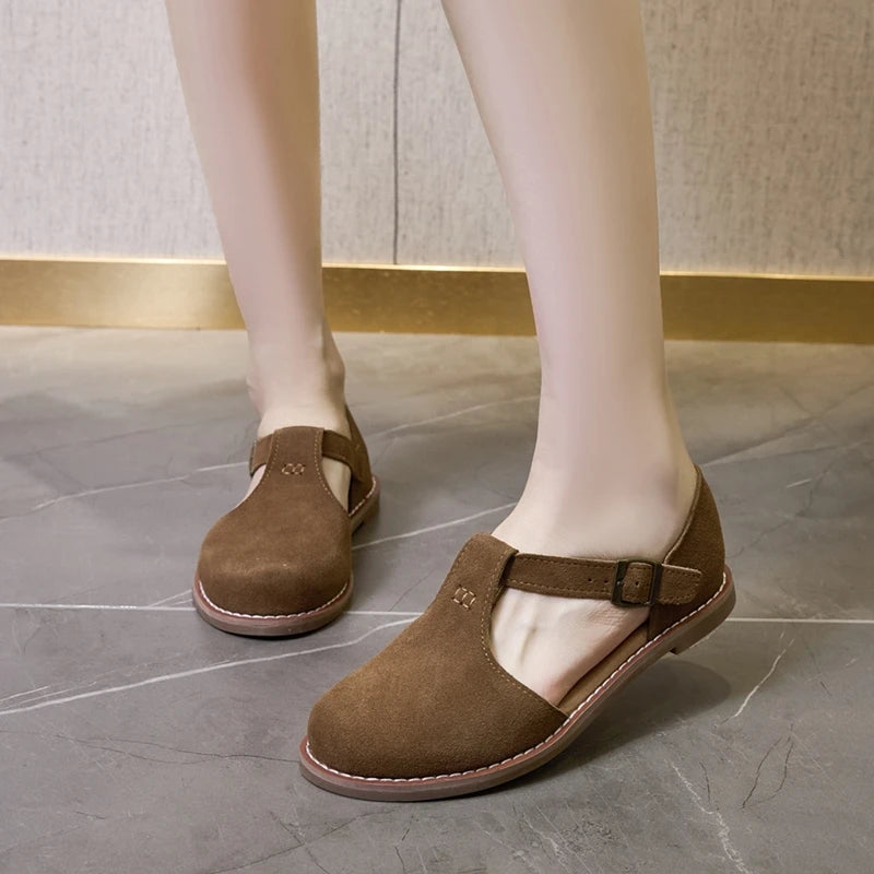 Ledersandalen flach mit zwei Riemen, offener Ferse und brauner Ziernaht, Braun