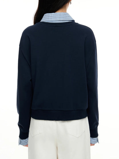 Elegante Damenbluse in Weiß mit schmaler Passform und langen Ärmeln – ideal fürs Büro.
