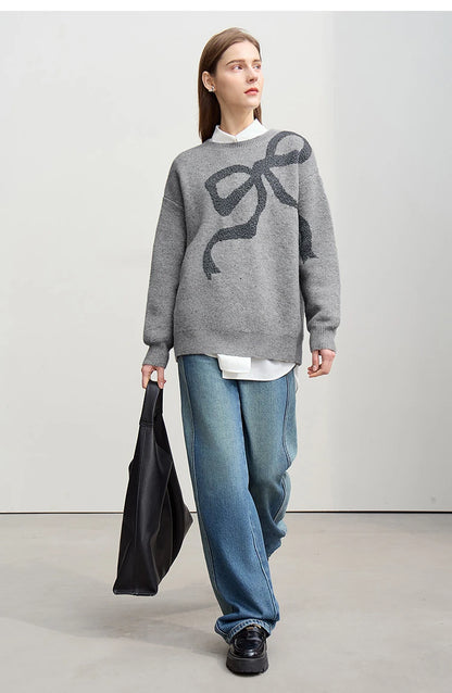 Grau melierter Pullover mit dunklem Schleifen-Jacquard, Rundhalsausschnitt, lange Ärmel