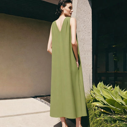 Elegantes Damenkleid Mit Perlendetails Und V-Ausschnitt
