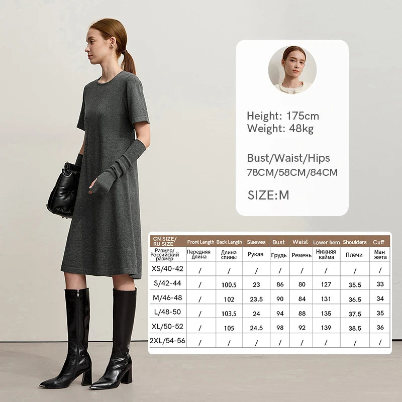 Dunkelgraues Damen-Strickkleid mit kurzem Ärmel, Rundhalsausschnitt und bequemem Schnitt