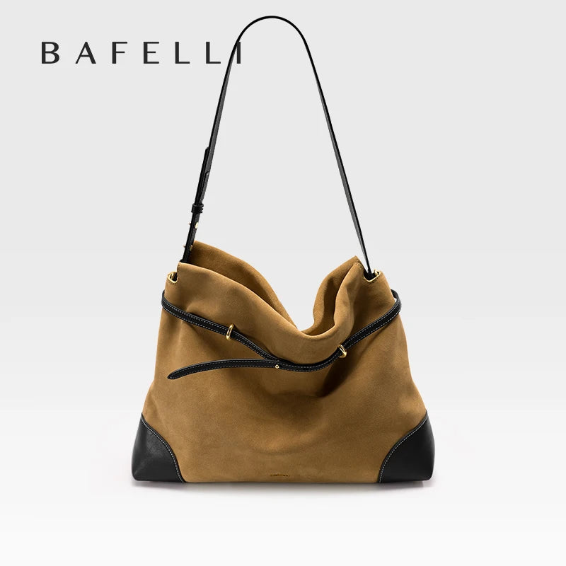 Camelfarbene Wildlederhandtasche mit Schulterriemen, Reißverschluss und geräumigem Innenraum