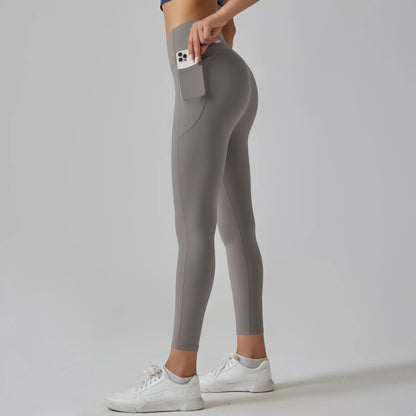 Graue High-Waist-Leggings mit Tasche am Oberschenkel, seitliche Ansicht