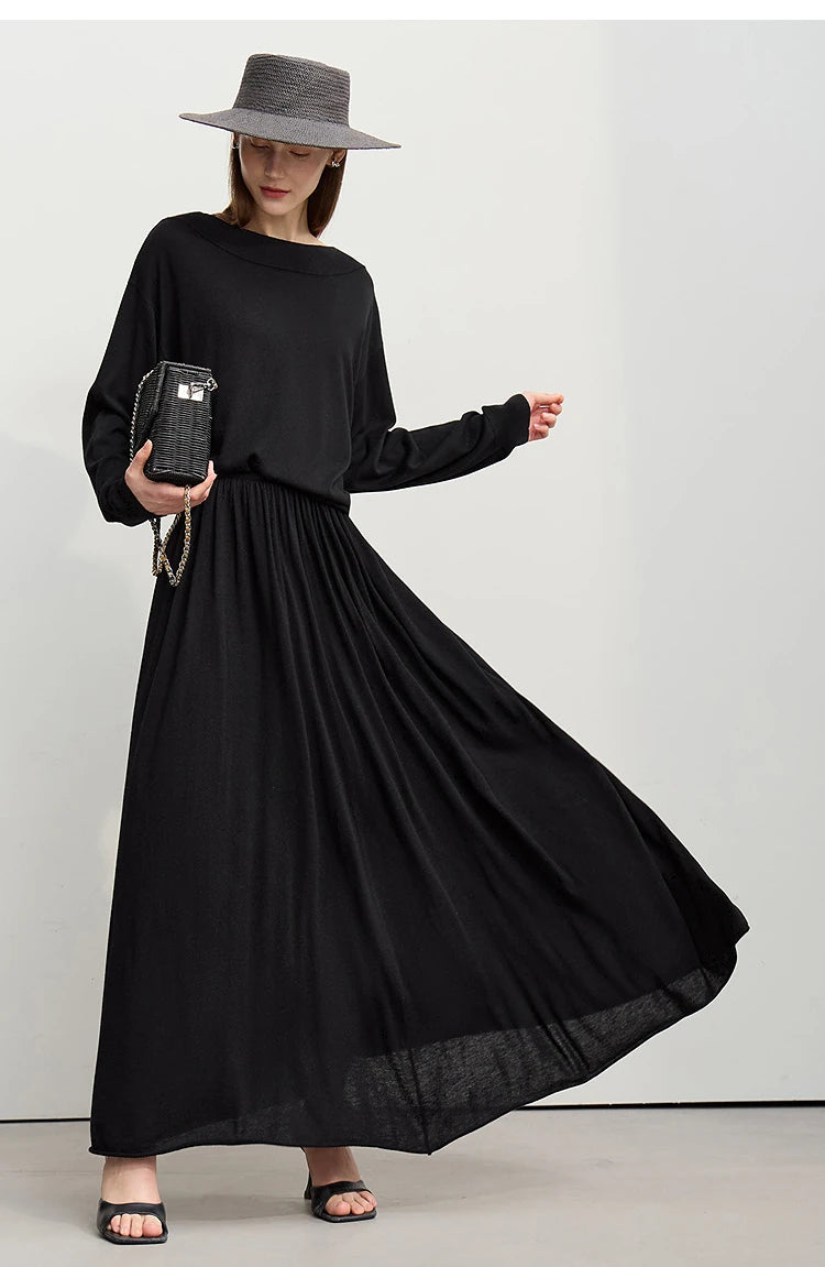 Schwarzer Damen-Strickpullover, schulterfrei mit langen Ärmeln und weit schwingendem Rocksaum