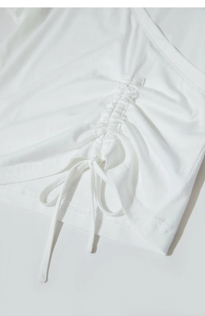 Damen T-Shirt im minimalistischem Stil mit V-Ausschnitt und Plissee-Details