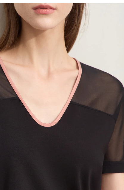 Damen T-Shirt im Minimalismus-Stil mit V-Ausschnitt und Kontrastnähten