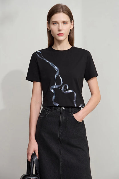 Damen T-Shirt im Minimalismus-Stil mit coolem Druck aus antimikrobieller Baumwolle