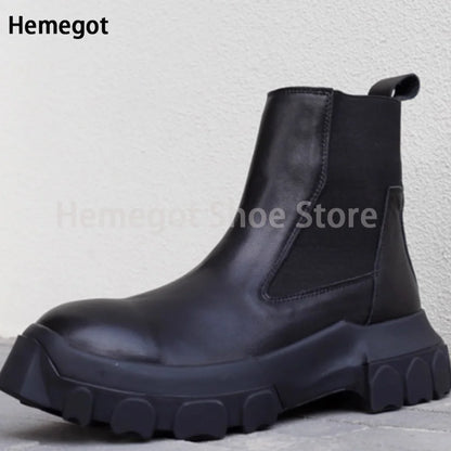 Schwarze Chelsea-Stiefelette mit Zuglasche, elastischem Einsatz und breiter Profilsohle