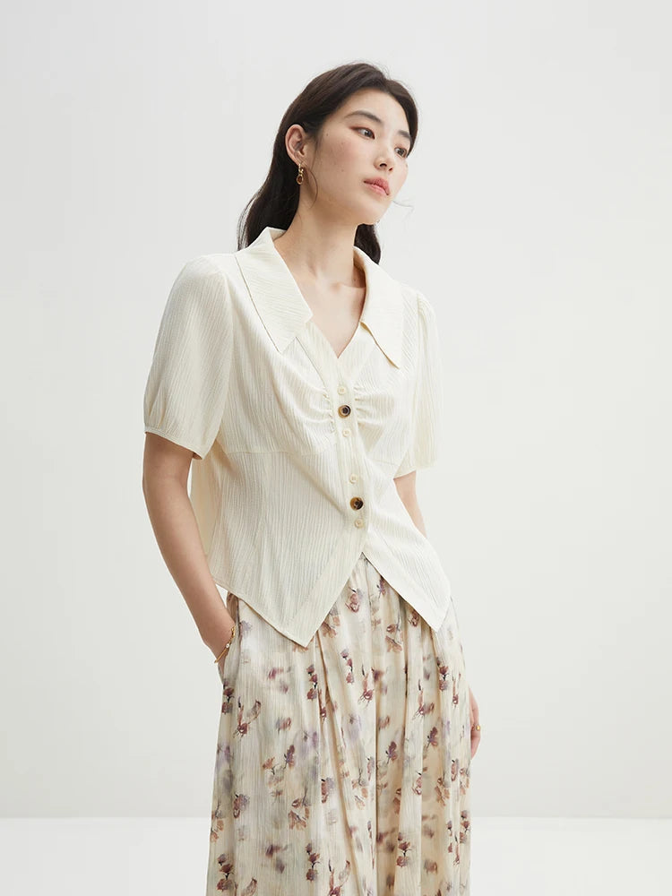 Figurbetontes Damen-T-Shirt in Übergröße mit kurzen Ärmeln – vielseitig und minimalistisch für den Sommer in drei Farben.