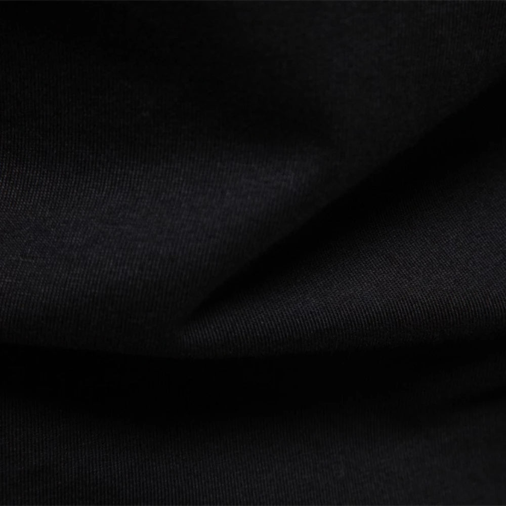 Detail vom Herren-Langarmshirt: Baumwollstoff mit feiner Struktur